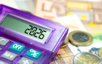 Φρένο στον πληθωρισμό με παρεμβάσεις σε 3 μέτωπα: Ακρίβεια, μέτρα για συνεπείς οφειλέτες και μειώσεις φόρων