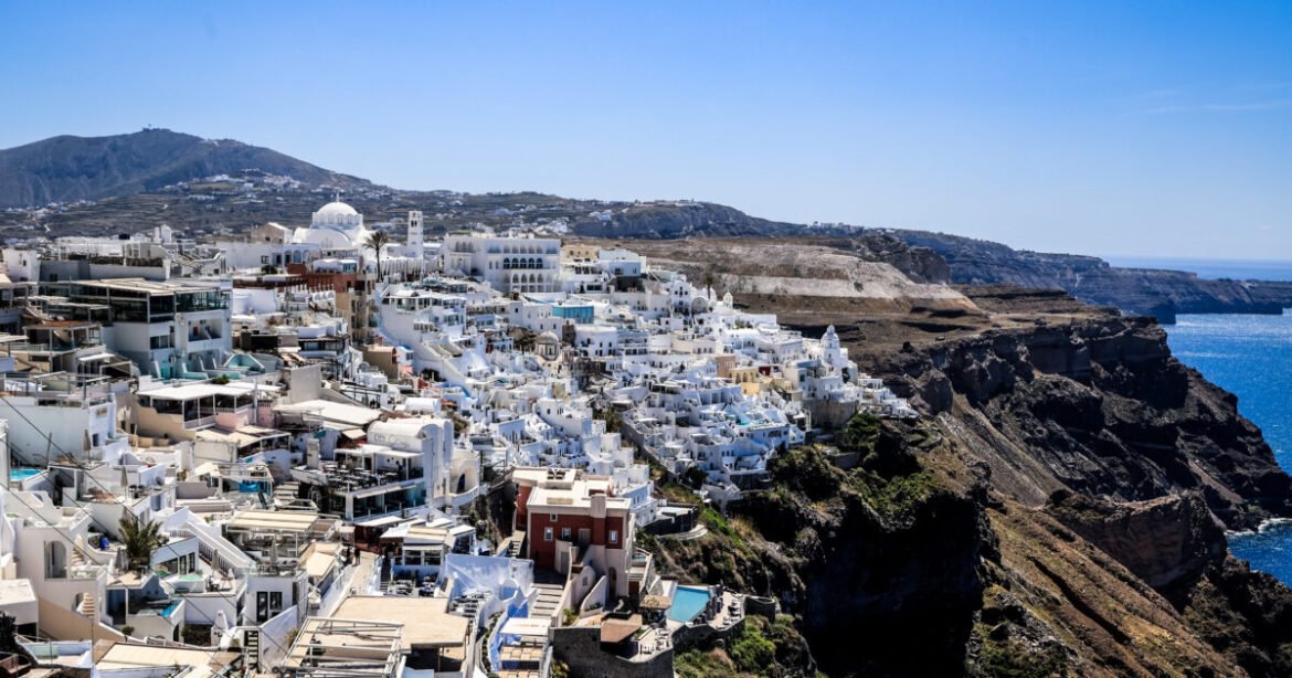 Στον «αέρα» η κρουαζιέρα στη Σαντορίνη μετά την αποχή των τουριστικών λεωφορείων