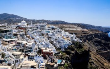 Στον «αέρα» η κρουαζιέρα στη Σαντορίνη μετά την αποχή των τουριστικών λεωφορείων