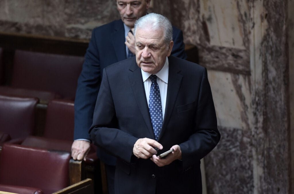 Στη Βουλή το ένταλμα για Αβραμόπουλο – Γιατί τώρα, ποιες οι κατηγορίες