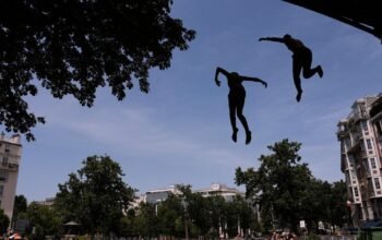 Καταρρέουν οι υποδομές της Ευρώπης από τον καύσωνα: Τα 45άρια βάζουν «φωτιά» στις τιμές του ρεύματος