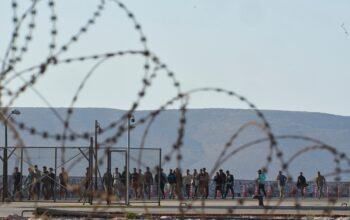 Politico: Η Ελλάδα και άλλες 4 χώρες της ΕΕ «βλέπουν» κέντρα για μετανάστες σε Ρουάντα και Ουζμπεκιστάν