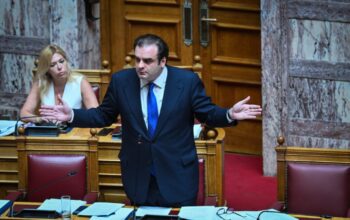 Πιερρακάκης σε Φάμελλο: Είστε οφσάιντ κουνάτε και τα γκολπόστ για τα δάνεια του νόμου Κατσέλη