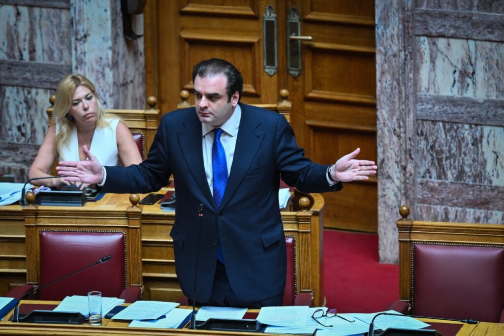 Πιερρακάκης σε Φάμελλο: Είστε οφσάιντ κουνάτε και τα γκολπόστ για τα δάνεια του νόμου Κατσέλη