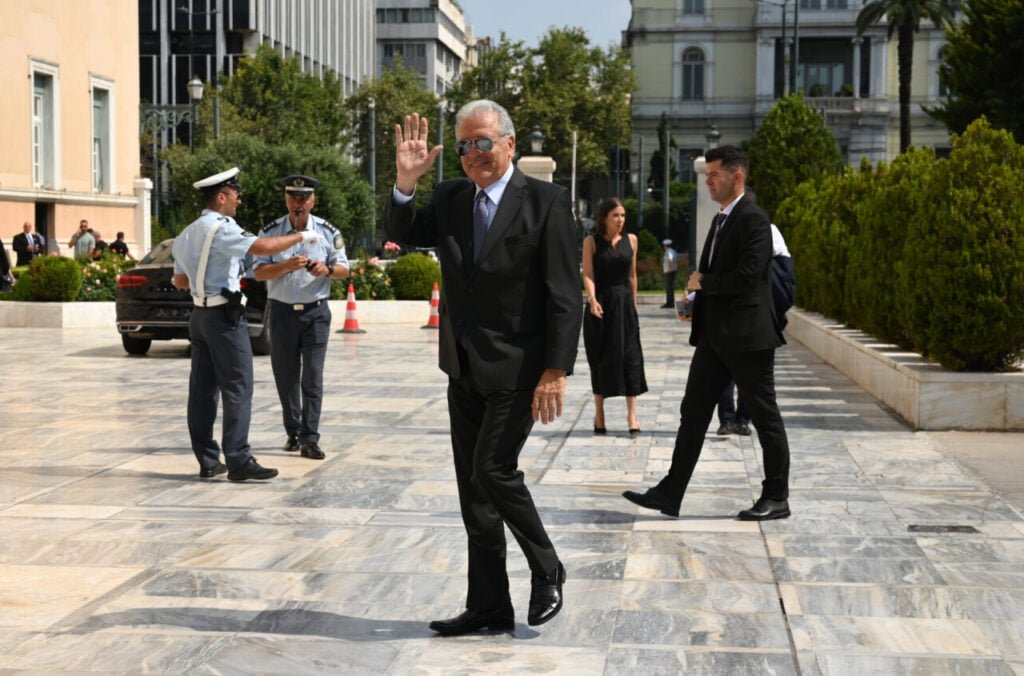 Ενόχληση Μαξίμου για το «δεν θα απολογηθώ σε κανέναν κερατά» του Αβραμόπουλου