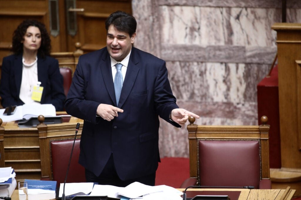 Μετωπική στη Βουλή για την κατάργηση του β’ γύρου στις αυτοδιοικητικές εκλογές