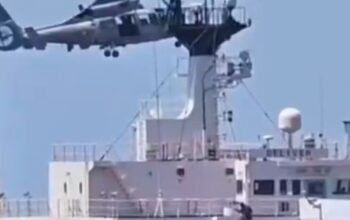 Γαλλικό ρεσάλτο σε τάνκερ του σκιώδους στόλου της Ρωσίας – Βίντεο ντοκουμέντο