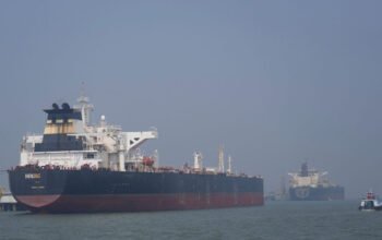 Ο ΟΗΕ «παγώνει» την επιχείρηση απομάκρυνσης πλοίων από τα Στενά του Ορμούζ