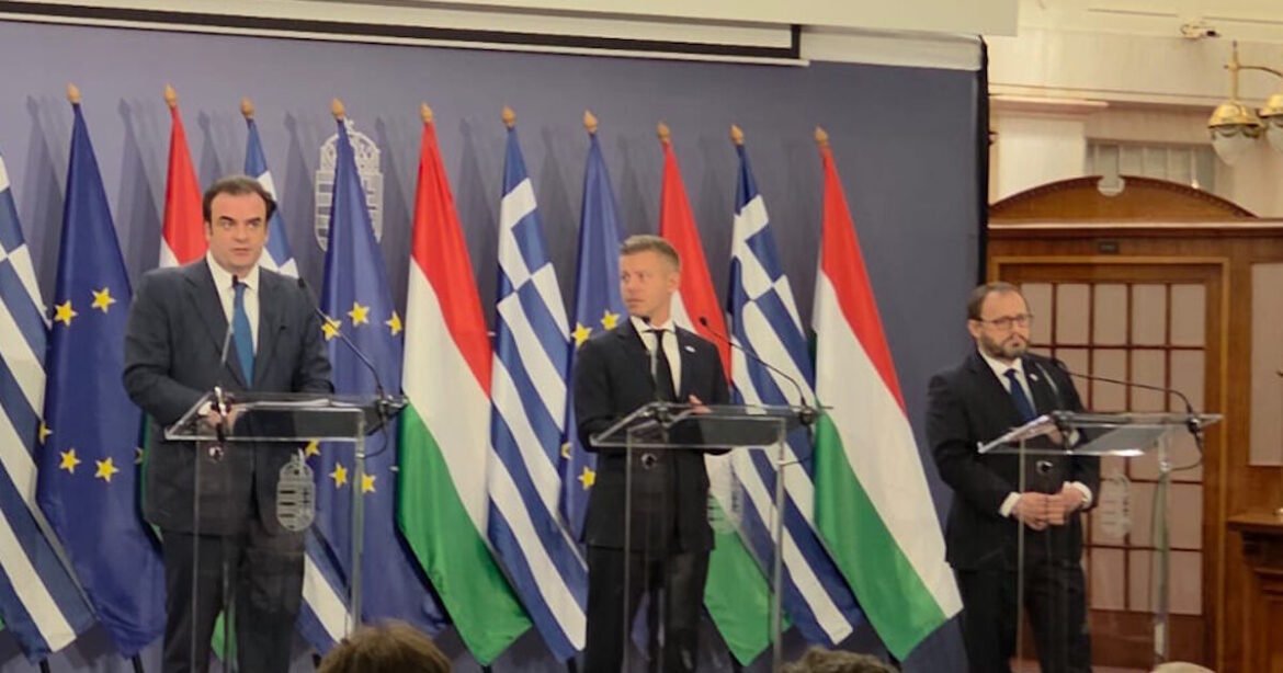 Πιερρακάκης από τη Βουδαπέστη: Στηρίζουμε τη φιλόδοξη προσπάθεια της Ουγγαρίας να ενταχθεί στη ζώνη του ευρώ