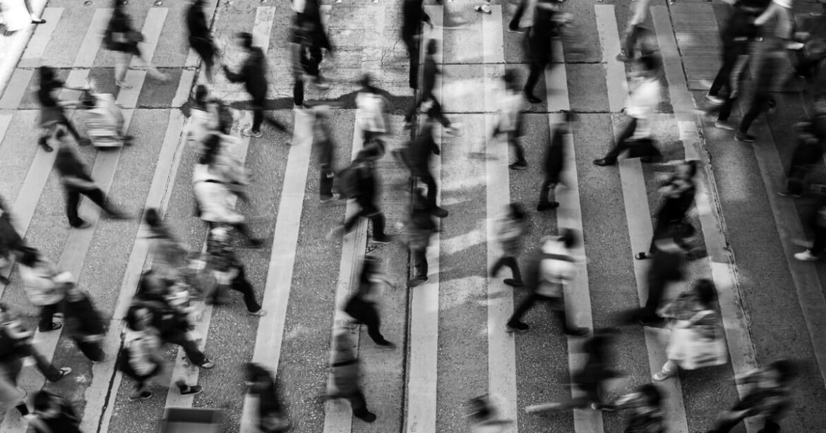 Η ακρίβεια «ροκανίζει» την αγοραστική δύναμη – O μέσος πραγματικός μισθός είναι 31% χαμηλότερος από το 2009