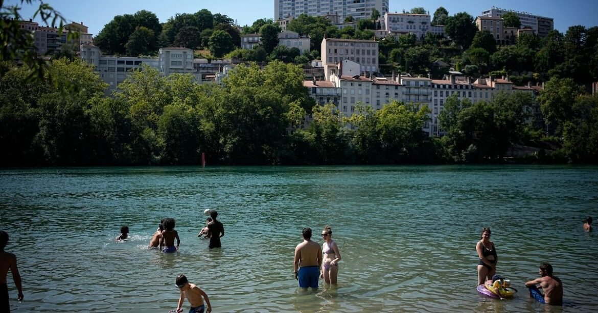 Ιστορικός καύσωνας «ψήνει» την Ευρώπη με δεκάδες νεκρούς από τη Σκανδιναβία μέχρι τις Άλπεις