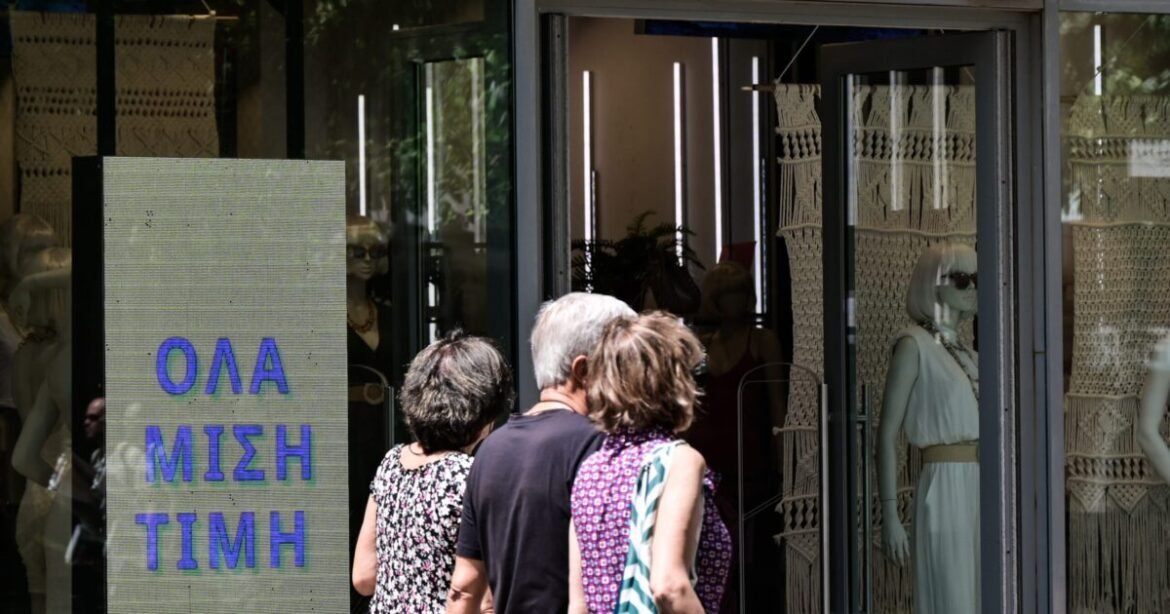 Θερινές εκπτώσεις 2026: Πότε αρχίζουν και ποια Κυριακή θα είναι ανοιχτά τα μαγαζιά