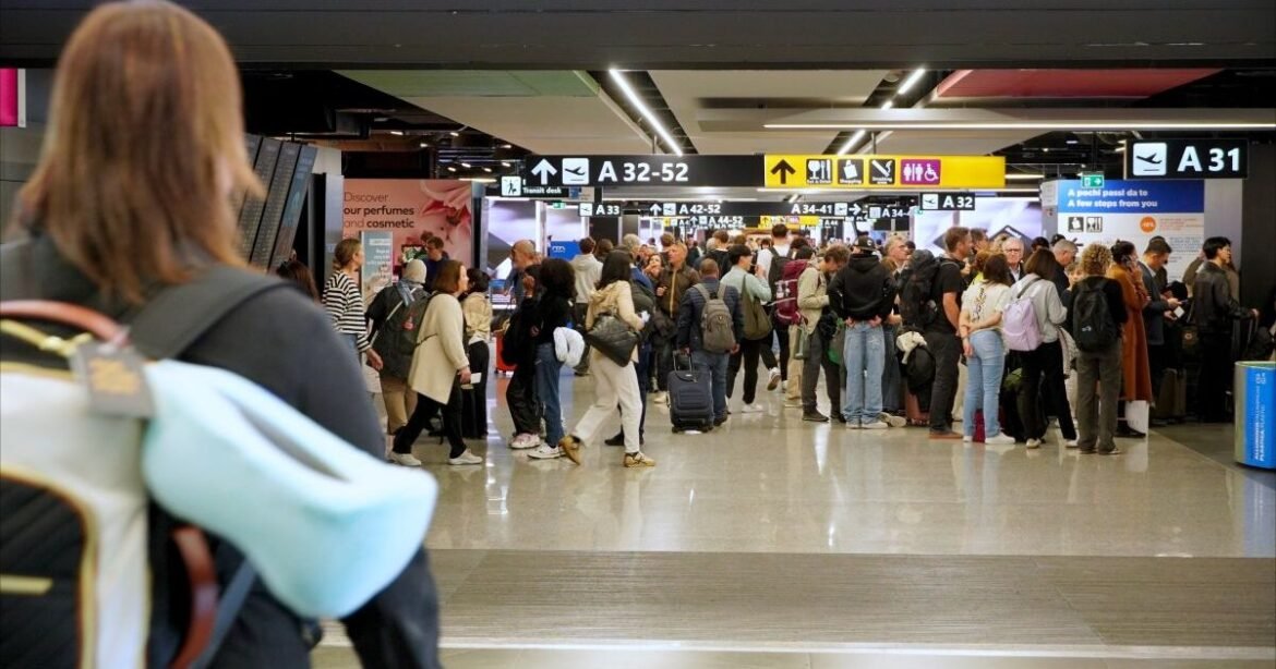 Χάος στα αεροδρόμια της ΕΕ: Φιάσκο με τους νέους ελέγχους – Χάνουν επιβάτες τις πτήσεις