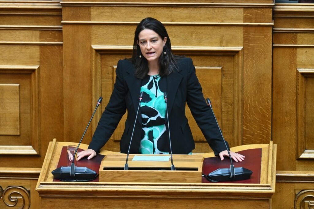 Κεραμέως: Καμία περικοπή στις συντάξεις χηρείας – Θα λαμβάνουν στο ακέραιο δύο εθνικές συντάξεις οι δικαιούχοι