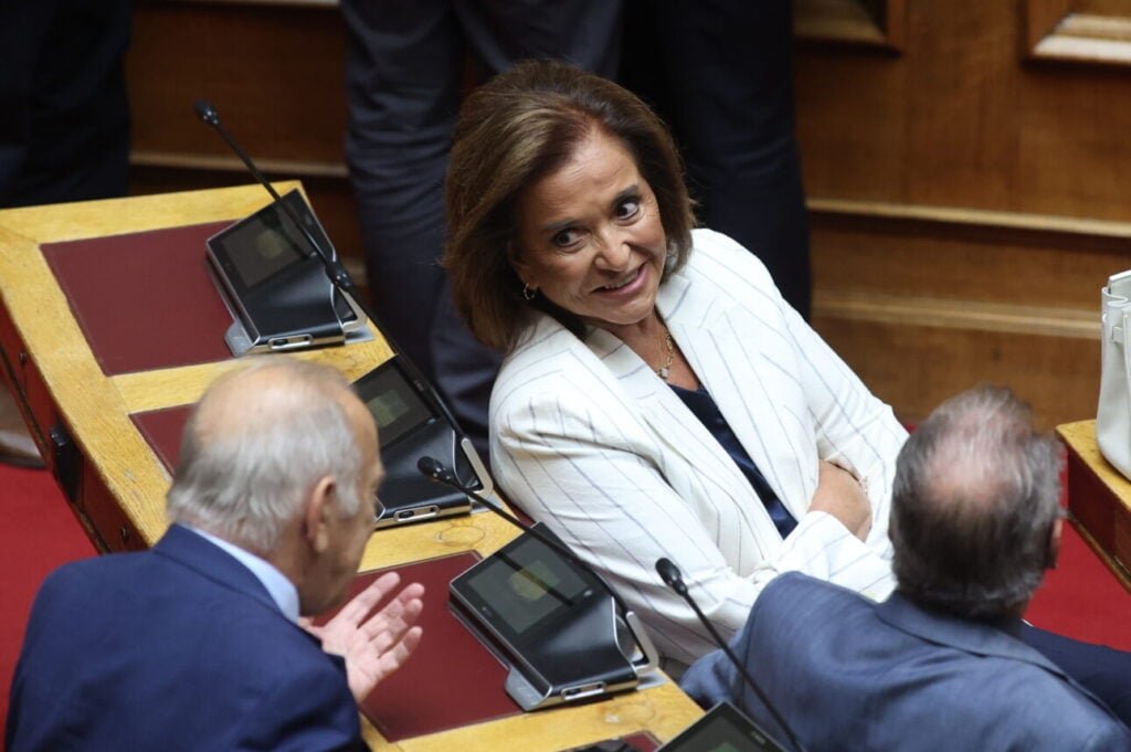 Η Ντόρα απαντά στον Σαμαρά: Δεν είναι καλό να συγκρούεται κανείς με την πραγματικότητα
