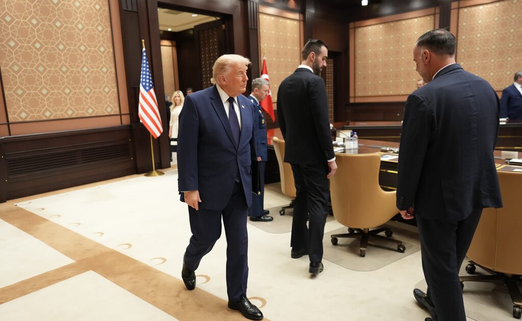Ορμούζ: Οι ΗΠΑ χτύπησαν 80 ιρανικούς στόχους – Ο Τραμπ άναψε το «πράσινο φως» από τη Σύνοδο του ΝΑΤΟ