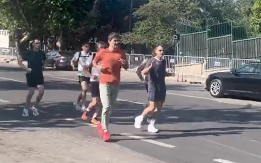 Ο Εμανουέλ Μακρόν βγήκε για τρέξιμο στους δρόμους της Άγκυρας – Δείτε βίντεο