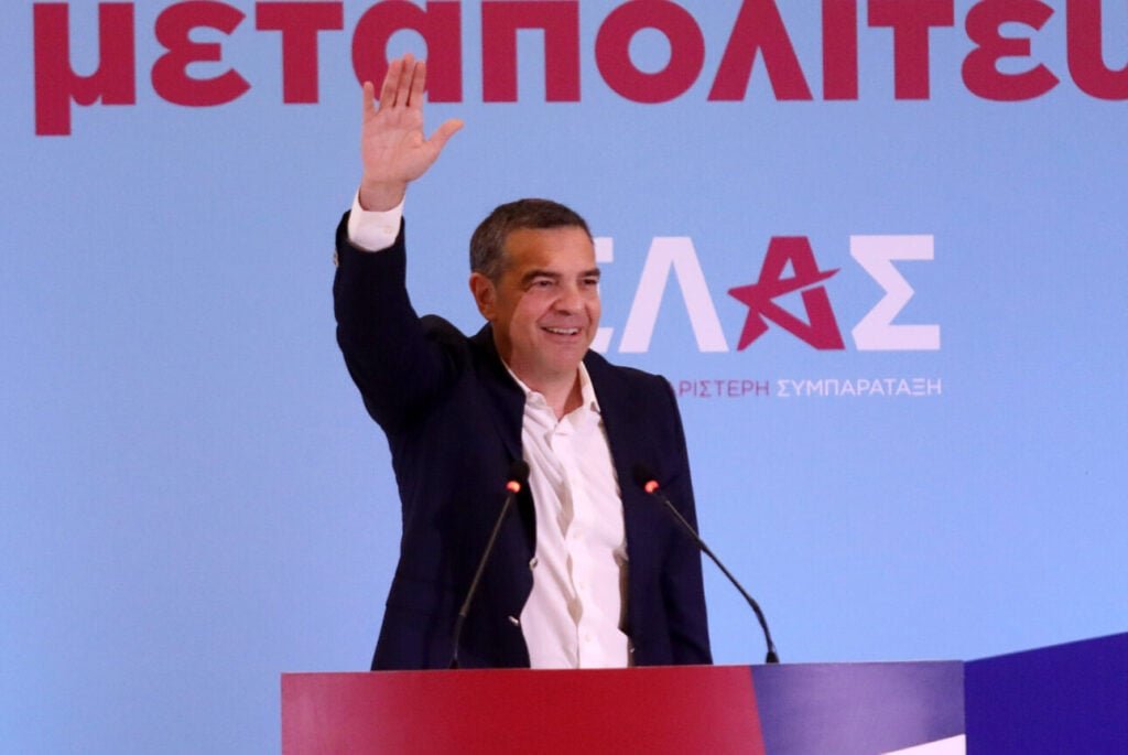 Το Μαξίμου προκαλεί τον Τσίπρα: Γιατί δεν προσφεύγει στη Δικαιοσύνη όπως και για τη βίλα στο Σούνιο;