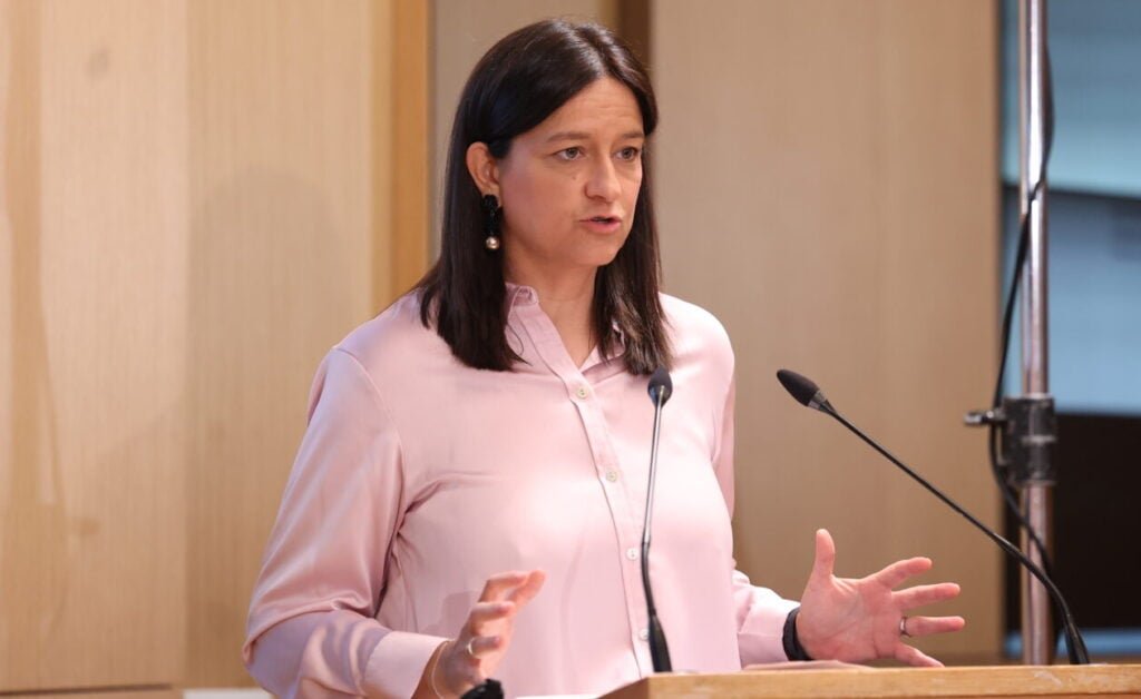 Κεραμέως για συντάξεις χηρείας: Εντός του Ιουλίου η ρύθμιση – τι θα ισχύσει για ορφανά παιδιά