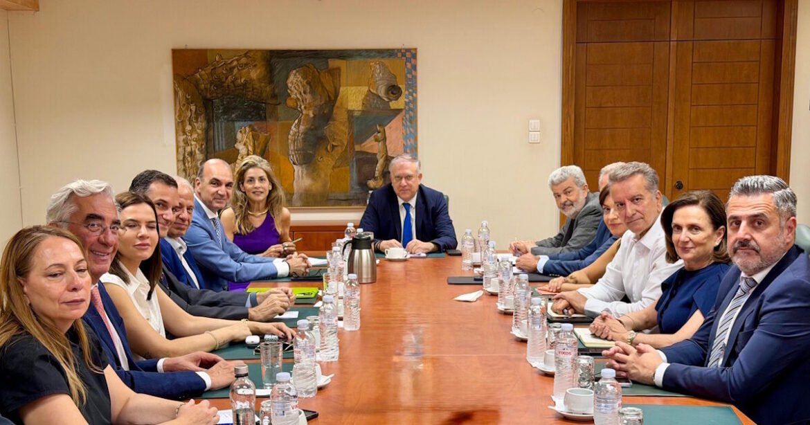 Θεοδωρικάκος: Από 31 Αυγούστου η πρωτοβουλία μείωσης των τιμών σε βασικά προϊόντα κατά τουλάχιστον 5% – Αναλυτικά οι 12 κατηγορίες