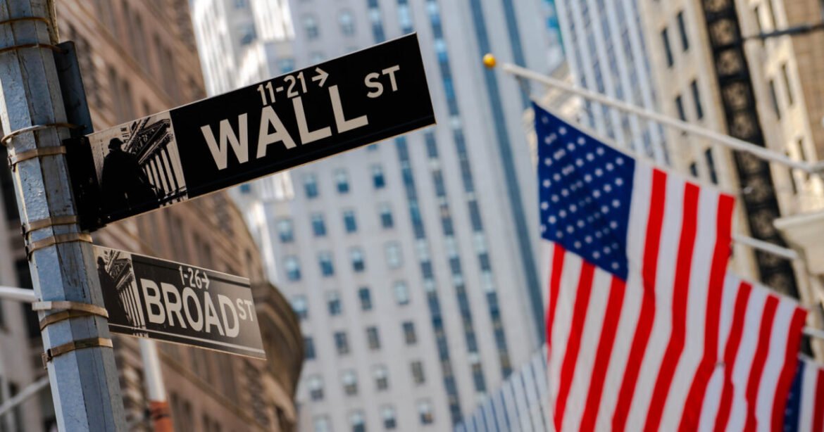 Wall Street: Μεικτά πρόσημα με φόντο τη βουτιά του πετρελαίου