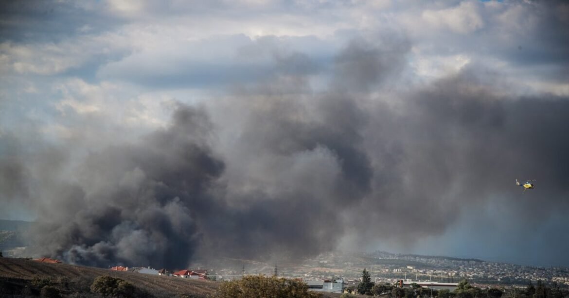 Φωτιά στη Βόνιτσα στην περιοχή Παναγία – Επιχειρούν και εναέρια μέσα