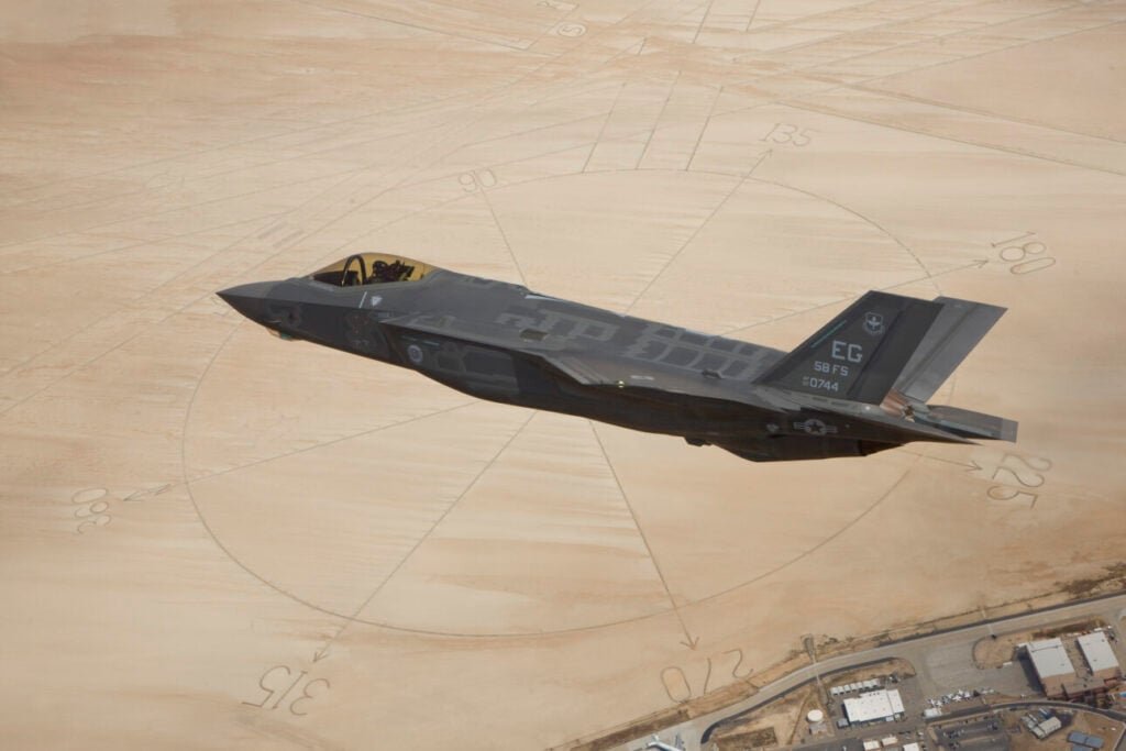 O Tσίπρας είδε «εθνική ήττα» με τα F-35! «Ψεύδεται χωρίς συστολή», απαντά η κυβέρνηση