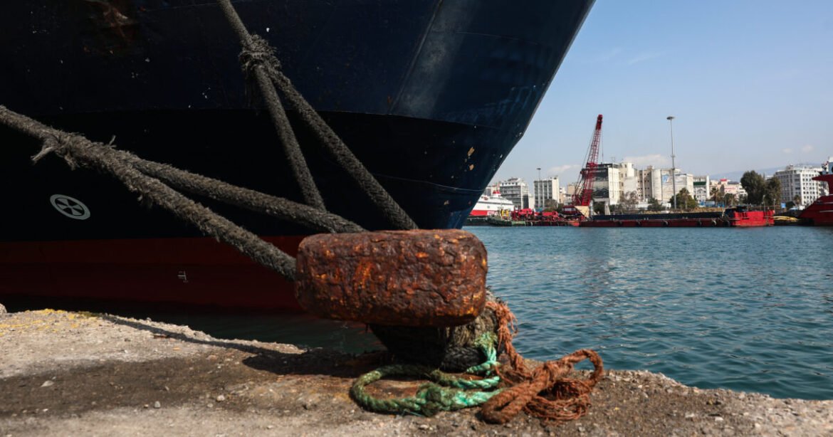 Εκτοξεύεται το κόστος για ναυτιλία και εμπόριο – Το καμπανάκι για την ελληνική οικονομία