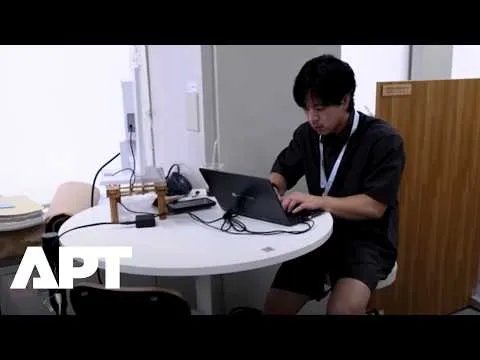Dress-code: Οι άνδρες με σορτς αναστατώνουν τα γραφεία στην Ιαπωνία (+video)