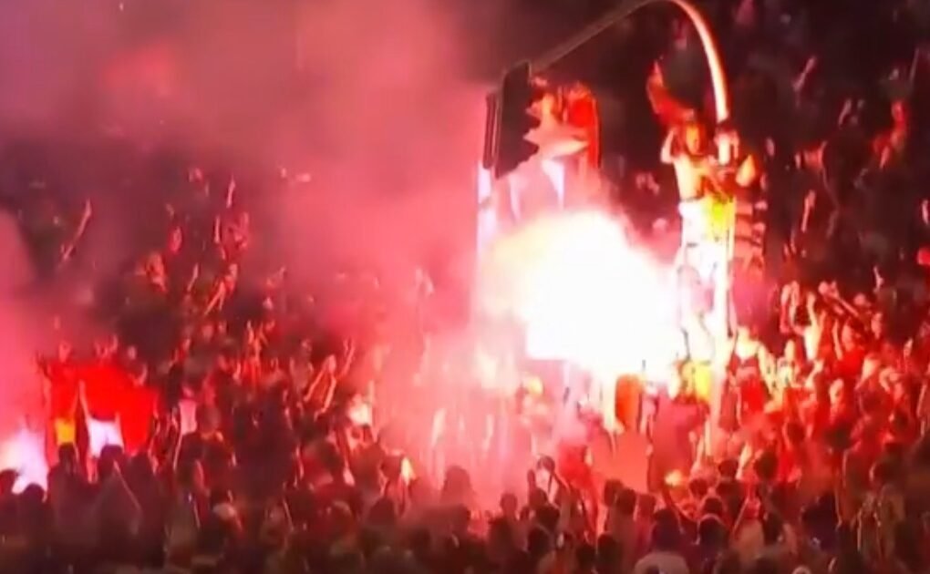Στους δρόμους οι Ισπανοί για την κατάκτηση του Μουντιάλ: Ξέφρενοι πανηγυρισμοί από Μαδρίτη μέχρι Βαλένθια (Βίντεο)