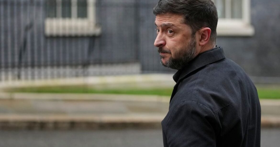 Υπό πίεση ο Ζελένσκι: Ο πρώην υπουργός Άμυνας απορρίπτει την πρόταση επιστροφής
