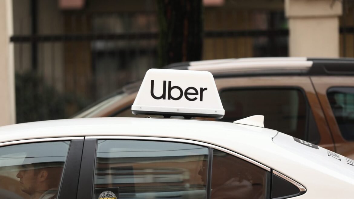 Η Uber απολύει το 10% του προσωπικού υποστήριξης και το αντικαθιστά με AI