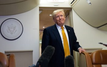 Συνεχίζεται ο εμπορικός «πόλεμος» του Τραμπ: Δασμοί έως 12,5% στο 99,4% των εισαγωγών στις ΗΠΑ
