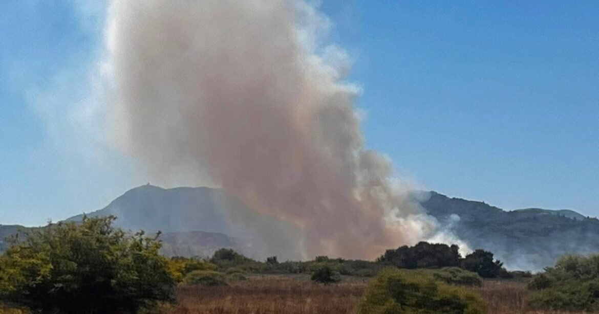 Φωτιά στην Κέρκυρα, στην περιοχή Γιαννάδες – Επιχειρούν εναέρια μέσα
