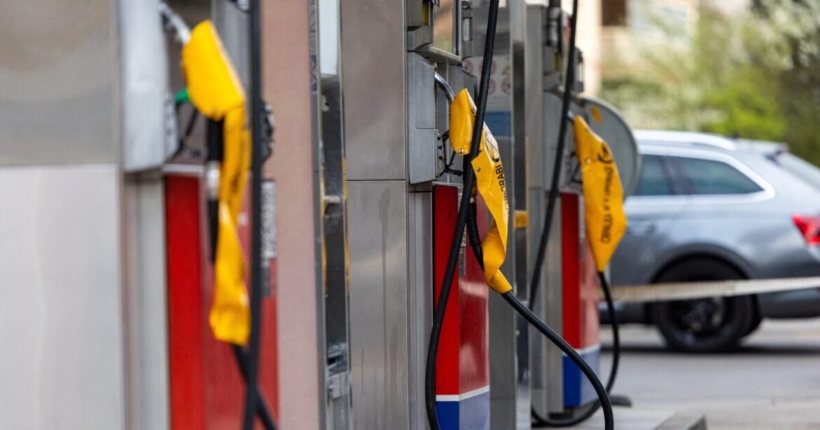 Καύσιμα: Πάνω από τα 2 ευρώ αμόλυβδη και ντίζελ – Στο τραπέζι νέα μέτρα στήριξης