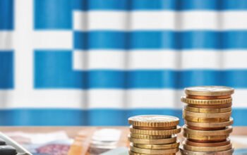 Ο ESM προβλέπει μείωση του ελληνικού χρέους την επόμενη 10ετία ακόμη και στο δυσμενές σενάριο – Η Ελλάδα πέρασε το «stress test»