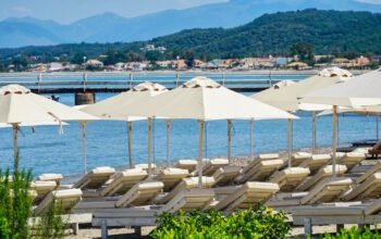 Drones, δορυφόροι και MyCoast σαρώνουν τις παραλίες – Μειώθηκαν σημαντικά οι καταγγελίες για αυθαίρετες καταλήψεις
