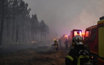 Γαλλία: Η γιγαντιαία φωτιά πλησιάζει το Μπορντό – Το σπάνιο φαινόμενο που κάνει αδύνατη την κατάσβεση της