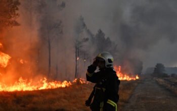 Πυρκαγιές στη Γαλλία: Εκτοπίστηκαν 300.000 πολίτες ενώ ο καπνός «ταξίδεψε» 500 χιλιόμετρα