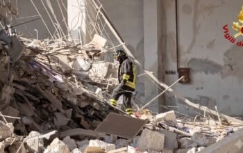 Κατέρρευσε 3όροφο κτίριο στη Σικελία – Επτά αγνοούμενοι (Βίντεο)