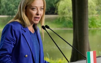 Η Μελόνι εξετάζει αναστολή της Σένγκεν μετά τη μεταναστευτική κρίση στη Θέουτα