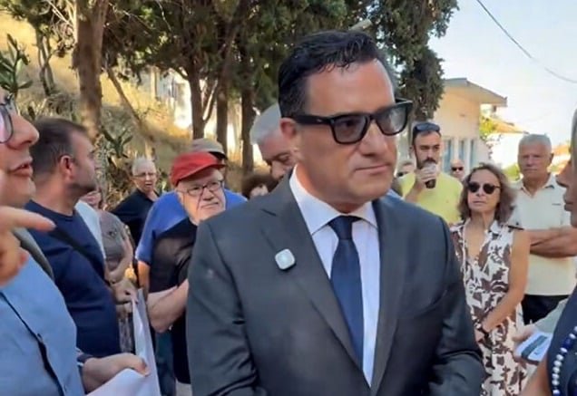 Τα γυαλιά της Meta και του Αδωνι φούντωσαν (ξανά) την πολιτική αντιπαράθεση
