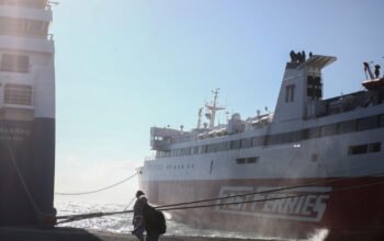 Απαγορευτικό απόπλου από Ραφήνα και Λαύριο έως τις 19:00 – Οι πλοίαρχοι αποφασίζουν για τον Πειραιά