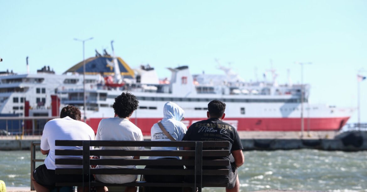 Άρση απαγορευτικού: Κανονικά τα δρομολόγια των πλοίων από Πειραιά, Ραφήνα και Λαύριο