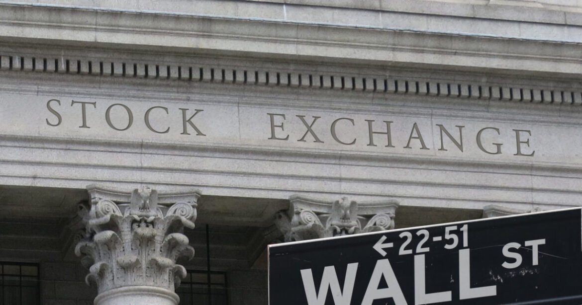 Wall Street: Οδηγός η Amazon για τον S&P 500, τέταρτος μήνας ανόδου για τον Dow