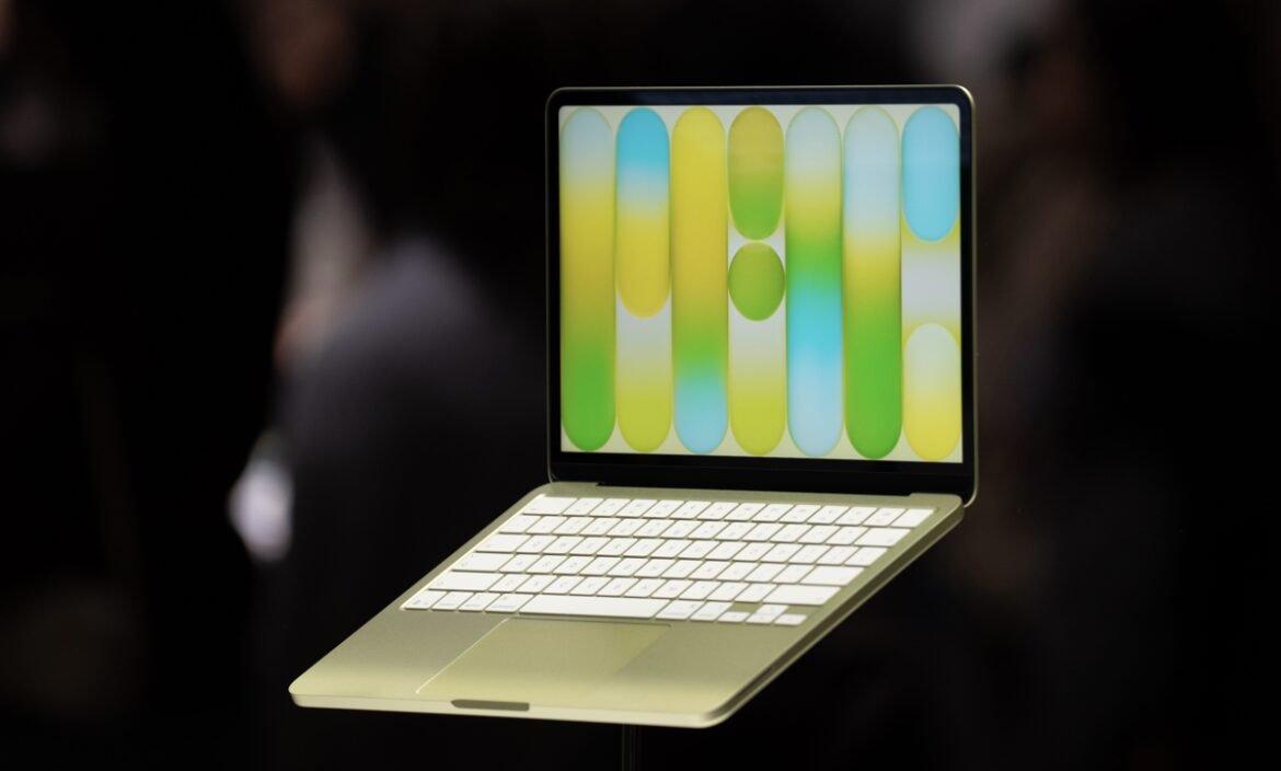 Apple: Ιστορικό ρεκόρ εσόδων για τα Mac χάρη στο MacBook Neo – Προειδοποίηση Tim Cook για νέες αυξήσεις