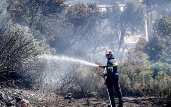 Φωτιά στον Στανό Αιτωλοακαρνανίας – Ρίψεις νερού από ένα αεροπλάνο