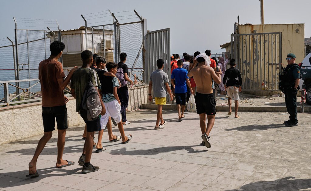 Μήπως η εισβολή στη Θέουτα δεν ήταν τυχαία; Οι στενές σχέσεις του Τραμπ με το Μαρόκο