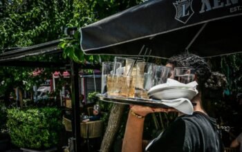 Υπερωρίες και τουρισμός – Τι προβλέπεται από το νόμο για εργαζόμενους και εργοδότες
