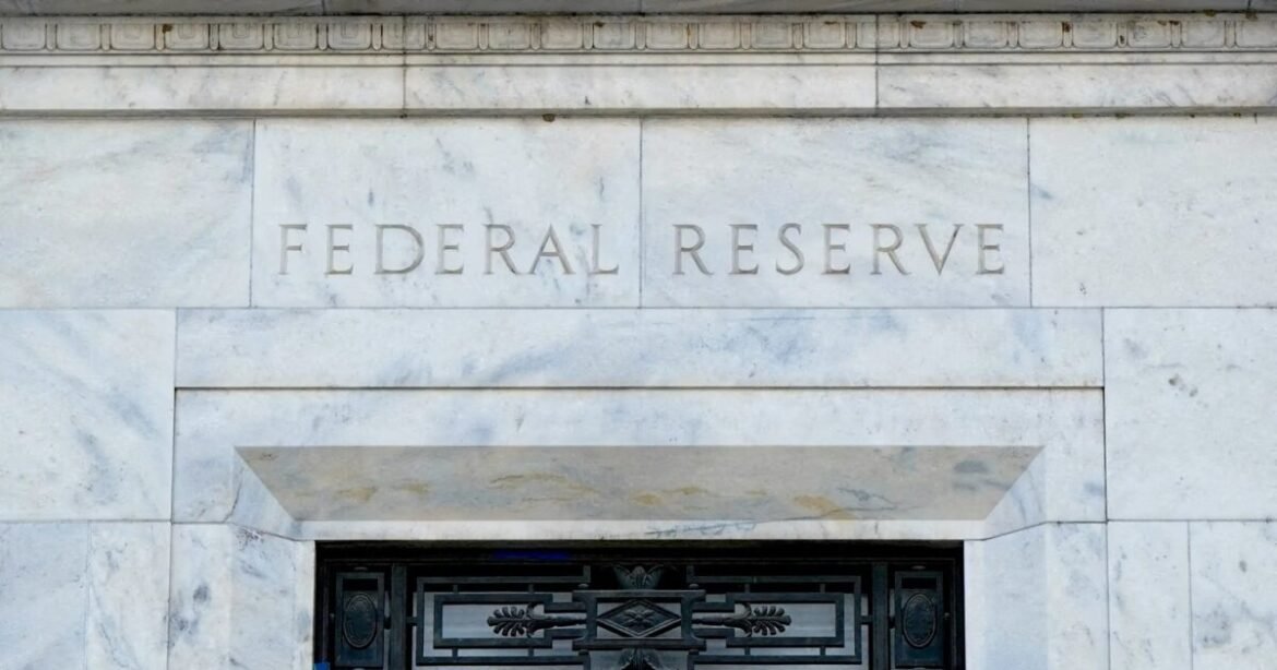 Η Fed δεν αποκλείει την αύξηση επιτοκίων αν συνεχιστούν οι πληθωριστικές πιέσεις